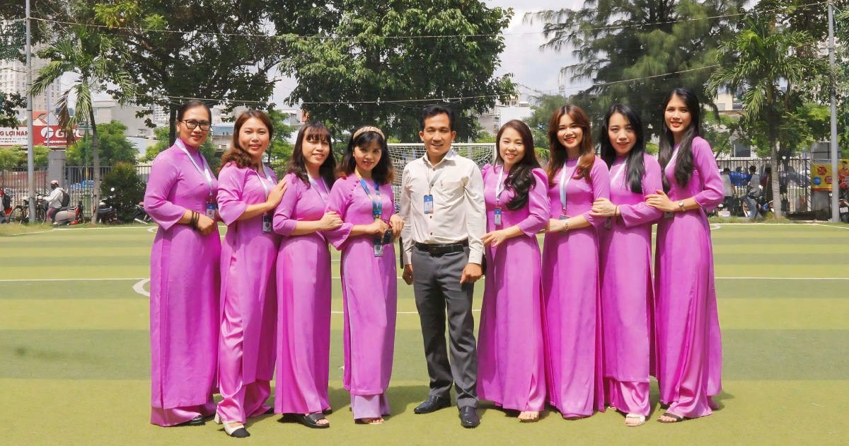 Các thành viên Tổ Ngữ văn - Trường THPT Võ Văn Kiệt