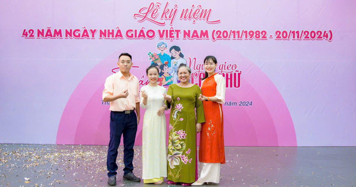 Các thành viên Tổ Địa lí - Trường THPT Võ Văn Kiệt
